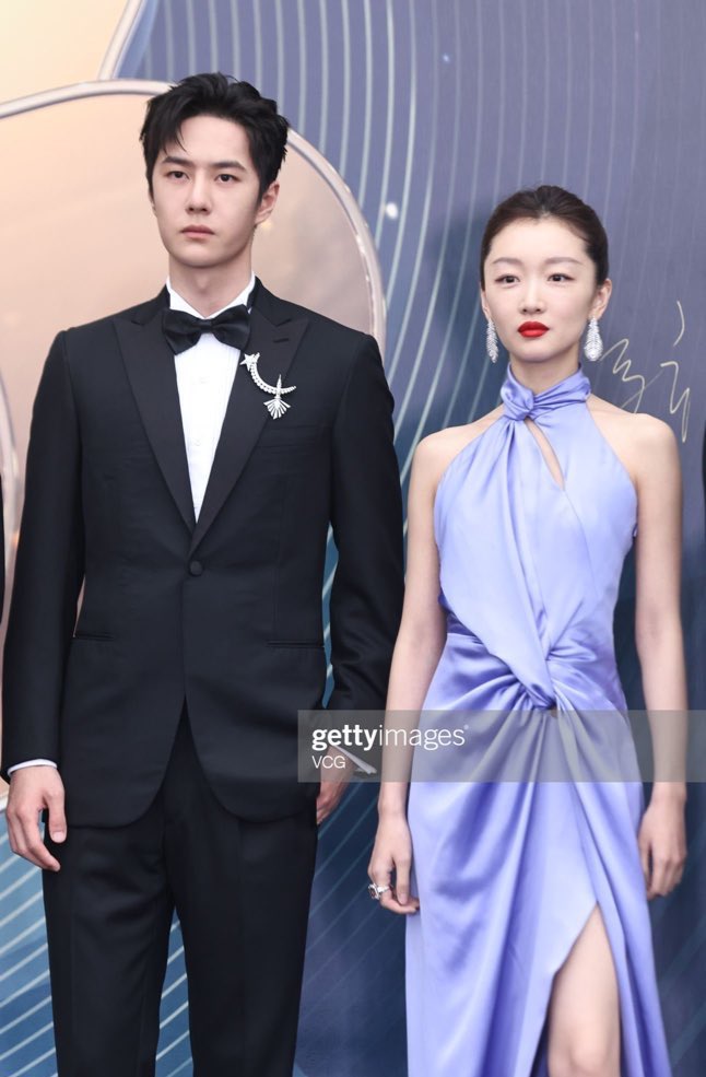 WYBSOURCES's tweet photo. [#YIBO_REPO]

#ZhouDongyu was asked about Wang Yibo on her latest interview for CREA, a Japanese lifestyle magazine.

𝘼𝙡𝙩𝙝𝙤𝙪𝙜𝙝 𝙝𝙚 𝙞𝙨 𝙮𝙤𝙪𝙣𝙜𝙚𝙧, 𝙒𝙖𝙣𝙜 𝙔𝙞𝙗𝙤 𝙞𝙨 𝙫𝙚𝙧𝙮 𝙜𝙚𝙣𝙩𝙡𝙚𝙢𝙖𝙣𝙡𝙮

“What is your impression of #WangYibo, with whom you co-starred in Born to Fly, which was released in Japan this summer?”

ZDY: Besides working together in movies, I have also sang together at events and worked with him a few times, and I always think that he is 𝙫𝙚𝙧𝙮 𝙝𝙪𝙢𝙗𝙡𝙚, 𝙨𝙚𝙧𝙞𝙤𝙪𝙨, 𝙖𝙣𝙙 𝙥𝙤𝙡𝙞𝙩𝙚. I think he is about five years younger than me, but he is a very gentlemanly person. I would be 𝙝𝙖𝙥𝙥𝙮 𝙞𝙛 𝙬𝙚 𝙘𝙤𝙪𝙡𝙙 𝙬𝙤𝙧𝙠 𝙩𝙤𝙜𝙚𝙩𝙝𝙚𝙧 𝙖𝙜𝙖𝙞𝙣 𝙞𝙣 𝙨𝙤𝙢𝙚 𝙬𝙖𝙮.

🔗 https://t.co/yZiWyjIOn0