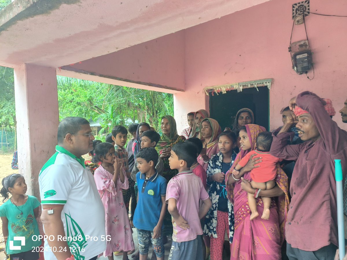 SwarupDas_Bls's tweet photo. #CycloneDana
As per the instructions of @bjd_odisha Supremo Shri @Naveen_Odisha Ji, #TeamBJD visited various Multipurpose Cyclone Shelters and Temporary Relief Camps of #Sartha Panchayat of #Balasore Sadar Block.
Interacted with the villagers & PRI members about the arrangement https://t.co/URlNs2jHCQ