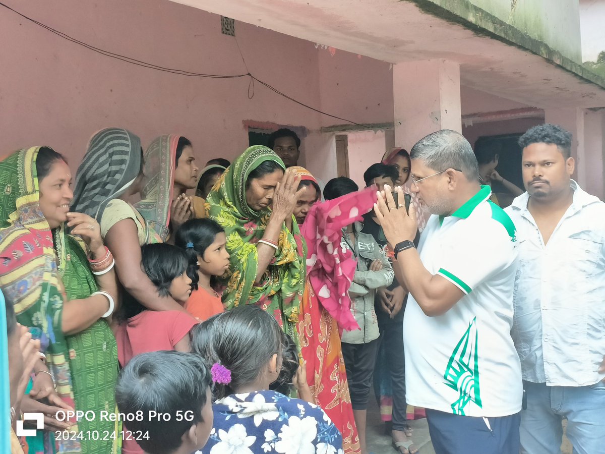 SwarupDas_Bls's tweet photo. #CycloneDana
As per the instructions of @bjd_odisha Supremo Shri @Naveen_Odisha Ji, #TeamBJD visited various Multipurpose Cyclone Shelters and Temporary Relief Camps of #Sartha Panchayat of #Balasore Sadar Block.
Interacted with the villagers & PRI members about the arrangement https://t.co/URlNs2jHCQ