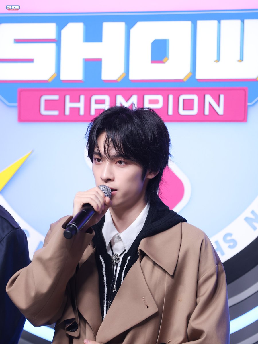 mbcplusm's tweet image. [쇼챔피언]

MC즈 컴백 기념 현장 직찍✨
쇼챔피언에 가을이 왔어🍁

🔗naver.me/G380V13f

-

#쇼챔피언 #금동현 #가온 #엑스디너리히어로즈 #이펙스 #EPEX #XdinaryHeroes #showchampion
@XH_official
@the_EPEX