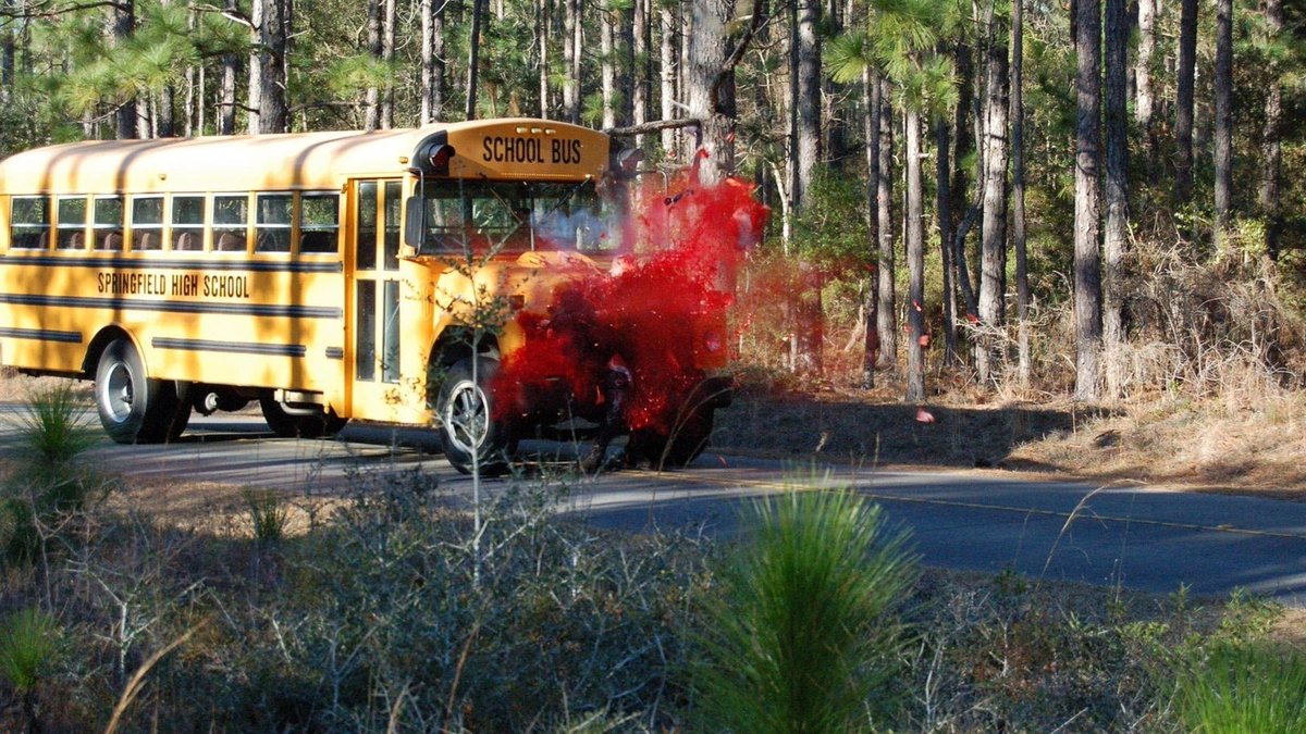 5. Cabin Fever 2: Spring Fever (2009)
Sebuah pesta prom di sekolah menengah menghadapi ancaman mematikan: virus pemakan daging yang menyebar melalui merek air minum kemasan yang populer.