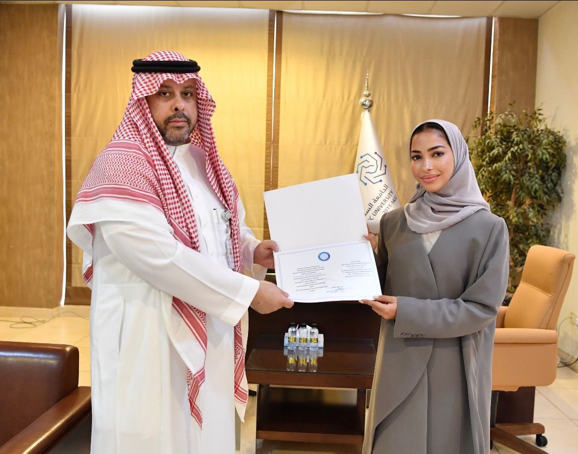 rubaamhmd's tweet photo. تحت رعاية ودعم عميد #الجامعة_السعودية_الالكترونية د. ناصر بن سيف،  تم تكريمي لتعييني سفيرة للمملكة العربية السعودية للرياضيين الطلاب في الاتحاد الدولي للرياضة الجامعية (@FISU ). 

https://t.co/DdJbBi4IDD

ملتزمة بدعم رياضتنا ورفع راية الوطن. 🇸🇦 https://t.co/DwxxXdYbvN