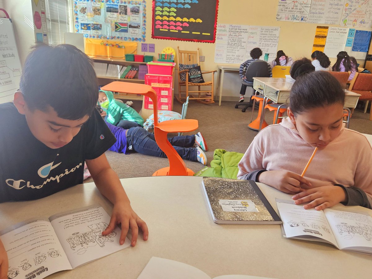 MaryCCope's tweet photo. We commenced the new quarter with great enthusiasm. I love small group rotations. This approach fosters a dynamic and engaging learning environment, where students actively participate and collaborate. #LearningCanBeFun #UnitingOurWorld
#TheCreekIsRising https://t.co/Pmr7Nlw64W