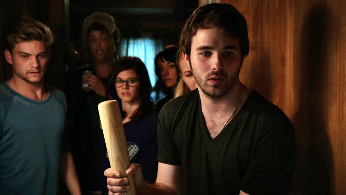 lawakboxd's tweet photo. 10 REKOMENDASI FILM HORROR TOLOL DAN NYELENEH TAPI SERU BANGET COY ASTAGA. CEKIDOT!! 

1. Zombeavers (2014)
Akhir pekan yang menyenangkan berubah menjadi kengerian bagi sekelompok remaja yang mencari kesenangan di rawa yang dipenuhi berang-berang. https://t.co/kaoclMEJBb