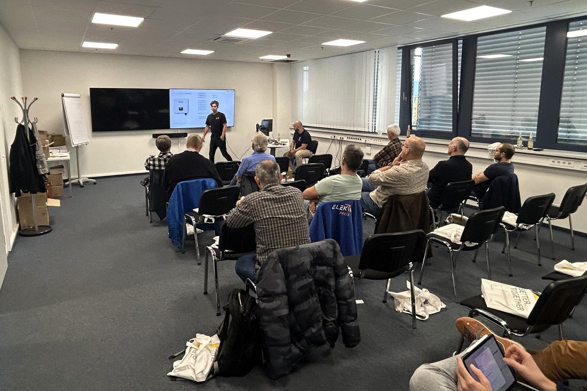 solaxpower's tweet photo. #SolaXTraining 🎉 #SolaX is proud to attend #Krannich PV Connect in #Altbach, #Germany. With around 30 top-notch installers joining us, #SolaX team had the opportunity to share our #EnergyStorageSystem for #Residential and C&I applications.🌞
👏We appreciate everyone who came together to connect, learn, and explore the latest innovations driving the future of #CleanEnergy!
#RenewableEnergy #SolarEnergy #CleanEnergy #StringInverter #HybridInverter