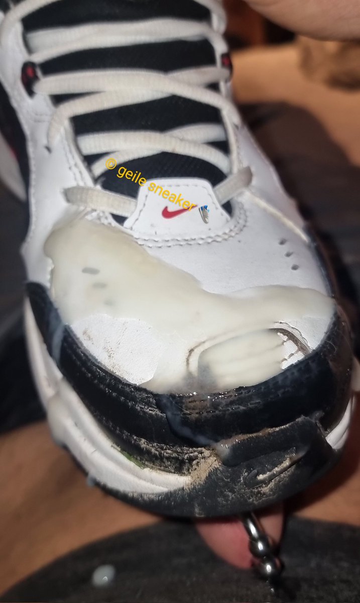 GeileSneaker's tweet photo. Been a while since i posted some pictures because i moved to a new place. But that doesn't mean I wasn't active 😝. Do you like my huge 💦💦 on my Air Monarch👟? https://t.co/4Zoxv7EwmT
