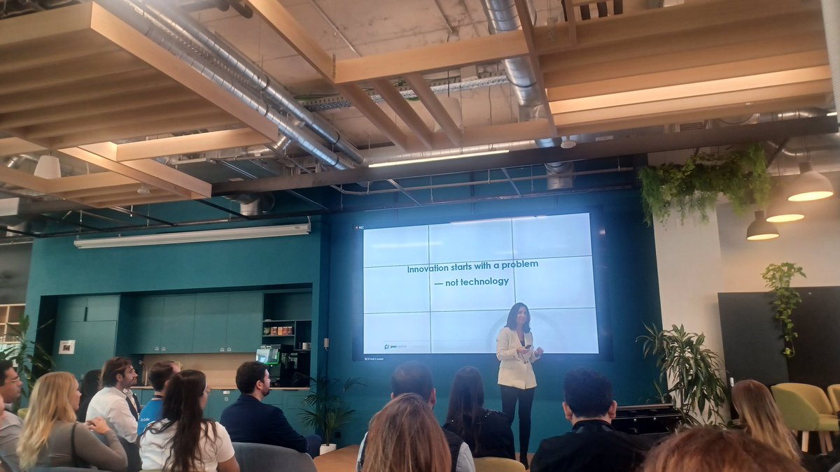 Avui al #ecosistematech un viatge cap a la transformació #digital #startups a <a href="/travelperk/">TravelPerk</a> amb una 1era presentació <a href="/htorras/">Helena Torras</a> on podríem resumir: Caure I tornar-se aixecar, sempre continuar avançant #LessonsLearned  #seguimendavant