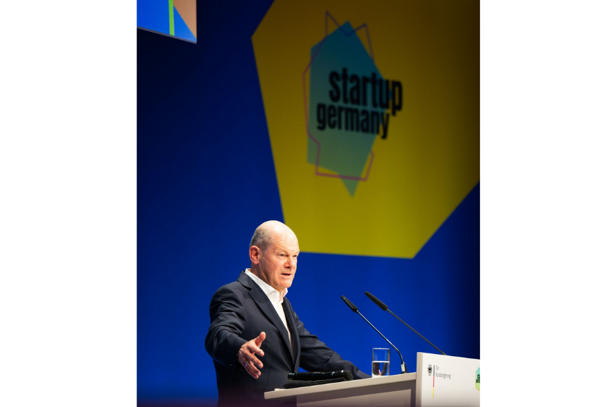 „Jede Idee, die uns voranbringt, ist wertvoll“

@Bundeskanzler Olaf Scholz blickt im #Interview auf die deutsche Gründerszene und berichtet, wo aus seiner Sicht noch Potenzial besteht –  aber auch, worauf deutsche Start-ups stolz sein können: vc-magazin.de/blog/2024/10/2… #VCMagazin