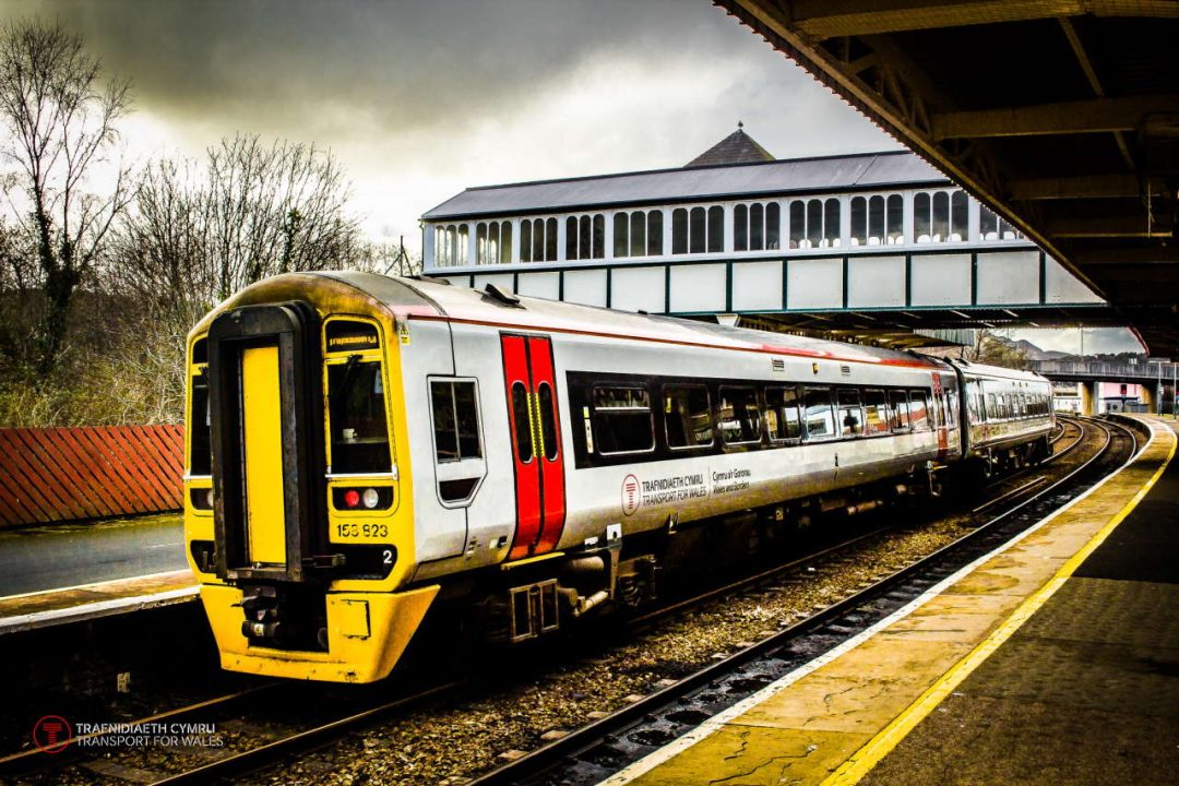 railpage's tweet image. Slippery rails cause trains cancellations across Wales dlvr.it/TFgfnX #Bidston #BlaenauFfestiniog #Chester #Disruption