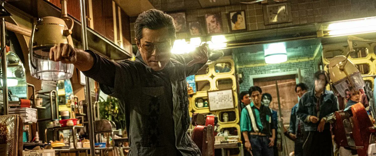 Movieaven's tweet image. Review: Twilight of the Warriors: Walled In is a thrilling Hong Kong action spectacle with jaw-dropping fight scenes and stunning set design. Louis Koo, Aaron Kwok, and Sammo Hung lead this crime saga set in the chaotic Kowloon. A must-watch for action fans!

#HongKongCinema