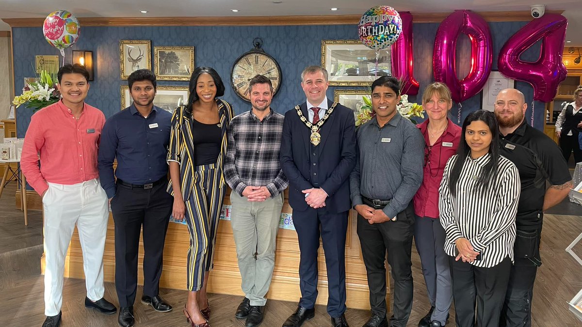 It's not every day you get to celebrate a 104th birthday, but the Mayor had the privilege of attending the oldest resident's birthday party at Cuffley Manor Care Home. Joan has reached the amazing age of 104. The Mayor had a chance to speak to her and her wonderful family.