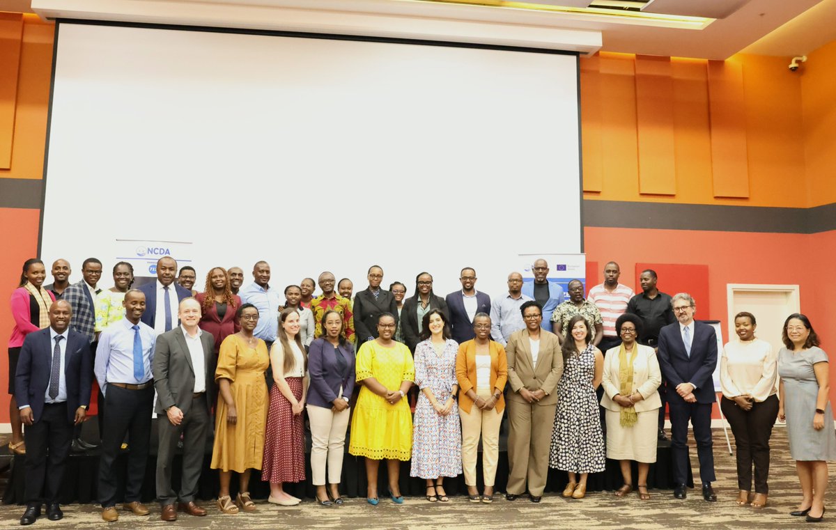 Rwanda_Child's tweet photo. In her opening remark, DG @iassumpta said "Our mission through the “𝐓𝐮𝐛𝐚𝐤𝐮𝐳𝐞 𝐩𝐫𝐨𝐣𝐞𝐜𝐭” is to ensure that every child, regardless of their background, has access to the support and services they need to thrive." https://t.co/qxMG8HU4Pl