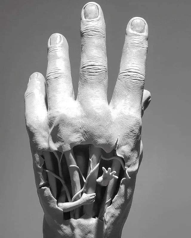 ادھیڑ ڈالے ہیں بخیے میرے جدائی نے 

کہ کھا گیا ہے تیرا غم کتر کتر کر مجھے....