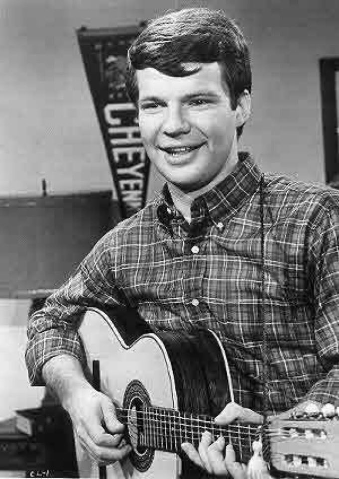 espofootball's tweet photo. Oct24,2016 #BobbyVee (Robert Thomas Velline) RIP dies at 73 from complications due to with Alzheimer's disease. Singer 1960 US #6 & UK #4 Rubber Ball, 1961 US #1 & UK #3 Take Good Care Of My Baby, +38 US and 10 UK Top40s with 6 in the Top10. Feb3,1959 after Holly's death, Robert Velline and the Shadows filled in at Winter Dance Party tour