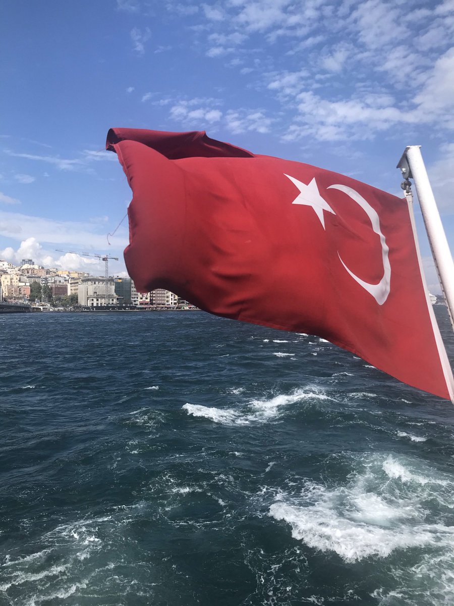 aysegullbgc's tweet photo. Sen daima dalgalanacaksın https://t.co/b1IvXPlu9o