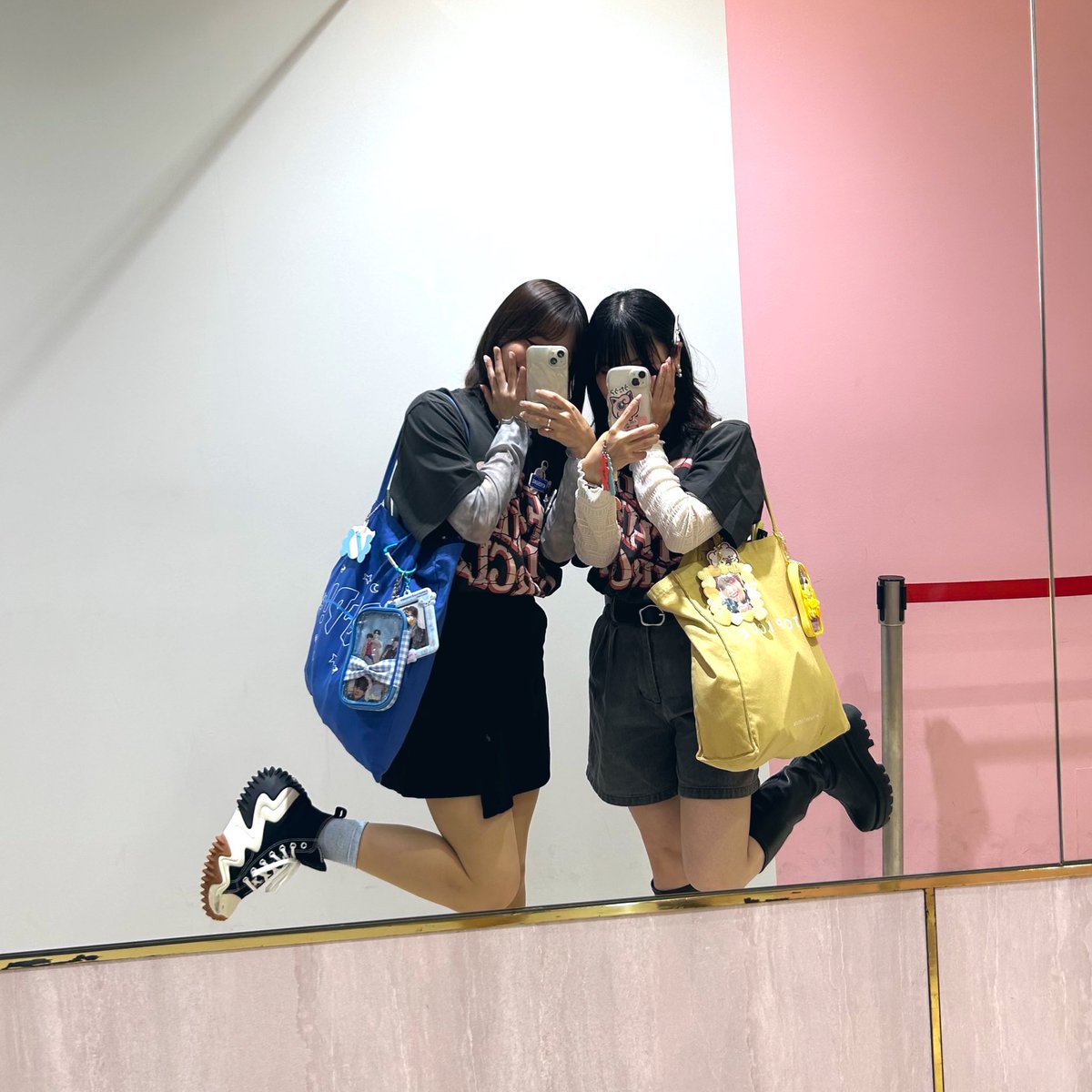 kyochan___810's tweet photo. ホールで会える日が来るとは、！！！
前方通路席でたくさんファンサ貰えて幸せだった😚💙
ホールツアー完走お疲れ様です✨️
これからもついて行きます！

#INI 
#INI_FLIP_THE_CIRCLE 
#INI_FLIP_THE_CIRCLE_埼玉 https://t.co/6dzrYWihdV