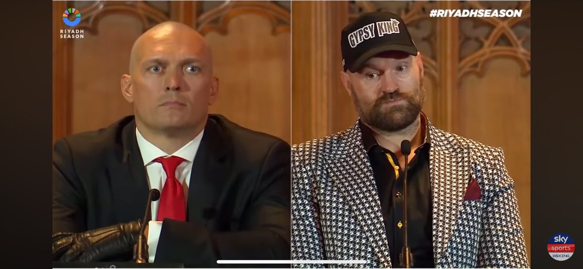 Fury acting weird at the press conference? 

I’m no body language expert but this image tells a thousand stories. 

Could this be the end of the Gypsy King? 

#UsykFury2