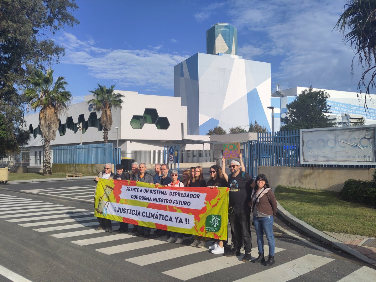 Empezamos el "Toxic Tour: El gas en Huelva" para conocer los impactos de las industrias contaminantes ligadas a los combustibles fósiles en esta región.

¿Nos acompañas?