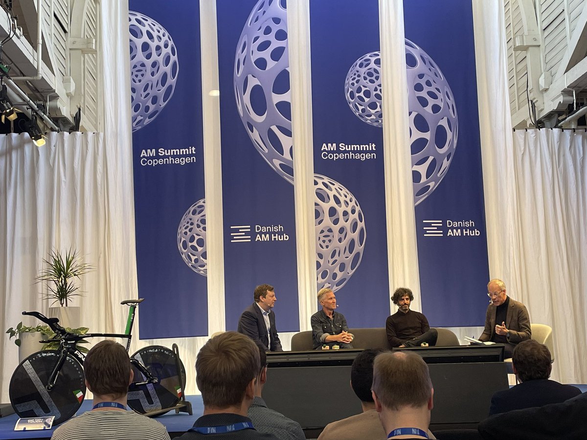 3DPrint_com's tweet photo. Our own Joris Peels onstage at #AMSummit discussing the fastest bike in the world, made with #3dprinting! @pilz @AMResearch_ @Danish_AM_Hub @Pinarello_com https://t.co/8NG0k9gutJ