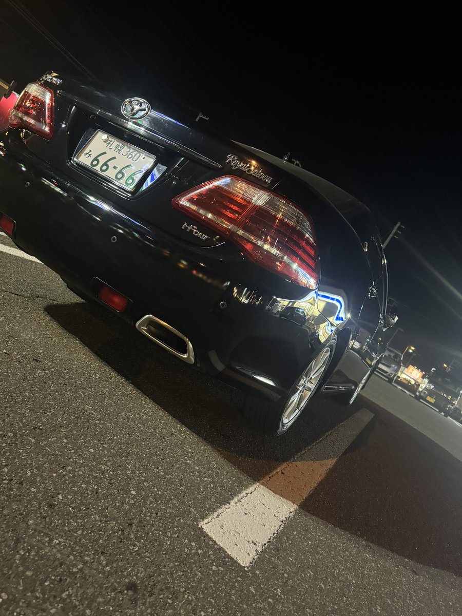 私事ですが報告❣️
ついに納車しました❣️

なんとファミリーカーやゴツイ車が好きな私ですが今回乗る車は、、、、、、なんと、、、

👑200系クラウンロイヤルでーーーす👑
自分なりにフォロワーさんを驚かせたいというのと乗り心地の良い車が欲しくてクラウンになりました✨