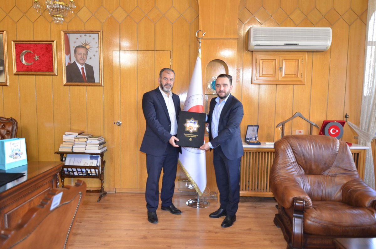 KTO Karatay Üniversitesi Öğrenci Dekanı Dr. Mehmet Özçelik, İl Müftüsü Prof. Dr. Ali Öge’yi makamında ziyaret etti.

Nazik ziyaretlerinden dolayı misafirimize teşekkür ederiz.
<a href="/AliOge42/">Ali ÖGE</a>