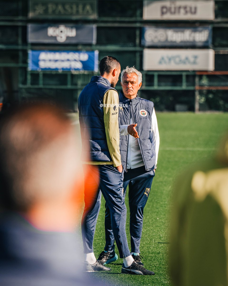 rxnpixels's tweet photo. 📸 Fenerbahce open training w/ Jose, Fred and Amrabat! #UEL https://t.co/QWkpK3ZHdy