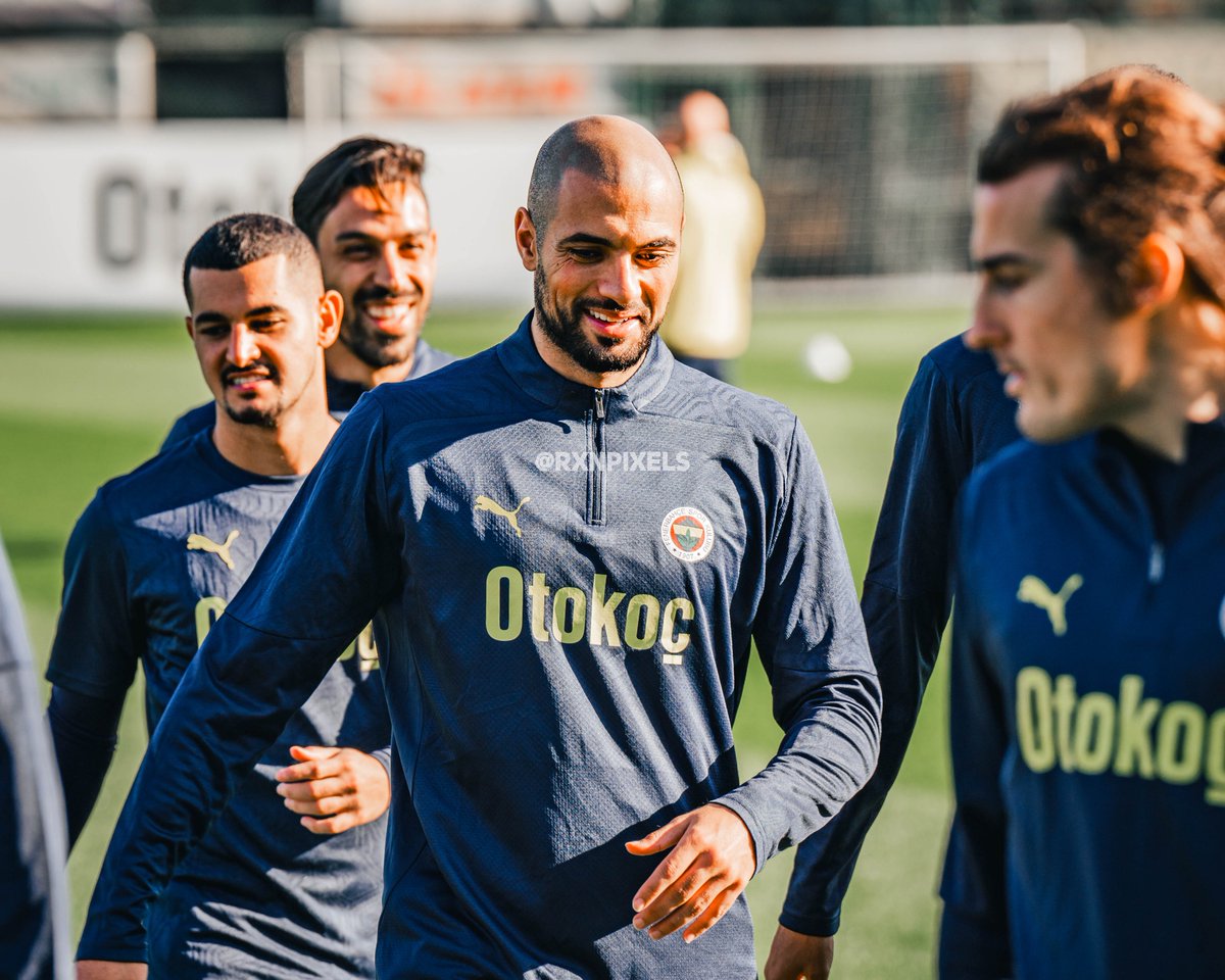 rxnpixels's tweet photo. 📸 Fenerbahce open training w/ Jose, Fred and Amrabat! #UEL https://t.co/QWkpK3ZHdy