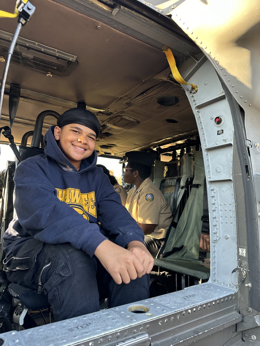 Middle School  Explore Ambassadors are learning about careers in Aviation Maintenance. They also learned about the role of first responders who work alongside the flight crews. You can see by all the smiles that our students LOVED this experience <a href="/ShawneeAcademy/">The Academy @ Shawnee</a> <a href="/JCPSKY/">JCPS</a>