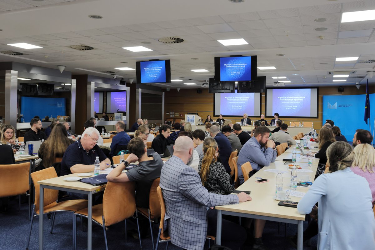 EMNCzech's tweet photo. 💡Jak interoperabilita informačních systémů v oblasti migrace zlepší výměnu dat a zvýší bezpečnost na vnějších hranicích EU?

✅To bylo předmětem konference Evropské migrační sítě.

🤝Děkujeme řečníkům z @vnitro, @PolicieCZ, @mzvcr, @DeloitteCZ, @PragueAirport a @NUKIB_CZ! https://t.co/ZzmOy8ODAg