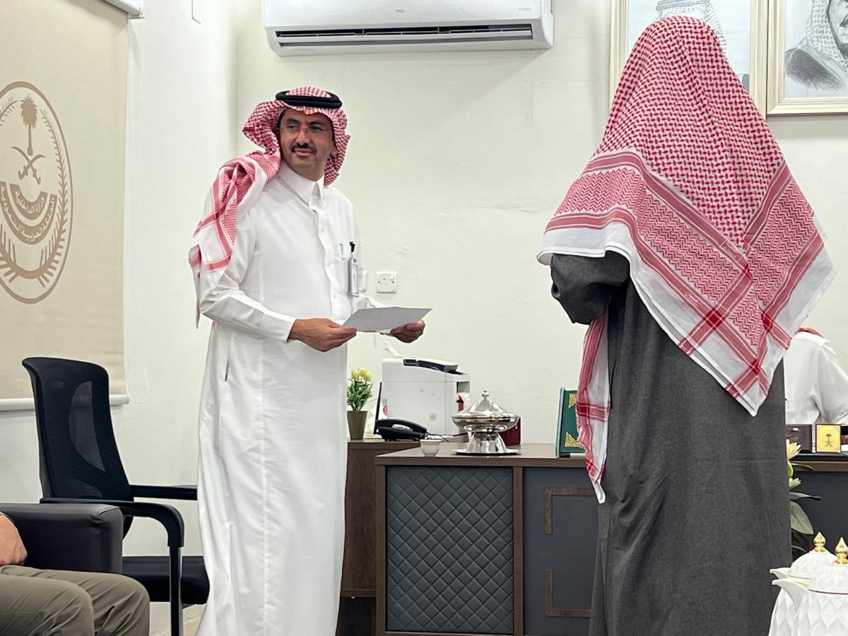 hamdah_2030's tweet photo. استقبل سعادة رئيس مركز الحمضه المكلف الاستاذ /سعد بن ملوح بمكتبه رئيس بلدية تثليث الأستاذ/ سعيد بن صالح ال رافع يرافقه فريق العمل ومدير مكتب خدمات البلديه بالحمضه و مدراء الادارات الحكوميه والاعيان والاهالي وتم مناقشة العديد من احياجات المركز والوقوف ميدانياً على بعض المواقع . https://t.co/LLmQ44jDG1