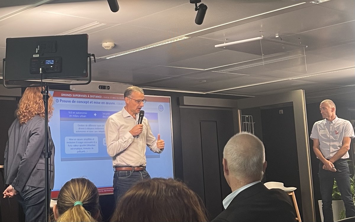 La Journée Tech&amp;Secours continue avec <a href="/SDMIS69/">SDMIS</a> et UAVIA qui nous présentent leur expérimentation de drone autonome pour d'appuyer le travail des SP et optimiser les interventions.
"Le déclenchement à réception de l'appel permet d'anticiper au mieux l'intervention"
#TechForRescue