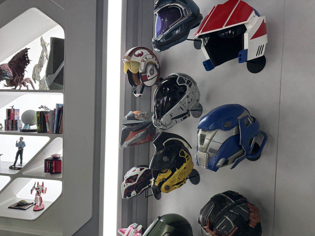 JCross4u's tweet photo. #CitizenCon2954 #StarCitizen @Iban72_  We all want this office!! https://t.co/qYEUfQw6hd