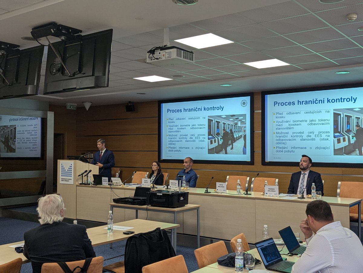 EMNCzech's tweet photo. 💡Jak interoperabilita informačních systémů v oblasti migrace zlepší výměnu dat a zvýší bezpečnost na vnějších hranicích EU?

✅To bylo předmětem konference Evropské migrační sítě.

🤝Děkujeme řečníkům z @vnitro, @PolicieCZ, @mzvcr, @DeloitteCZ, @PragueAirport a @NUKIB_CZ! https://t.co/ZzmOy8ODAg