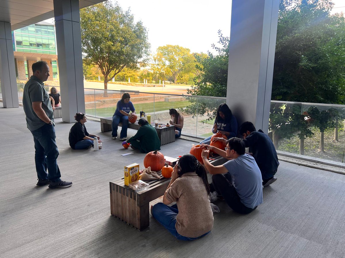 It's the annual pumpkin carving at the Smaldone lab.
#SPOOKYPUMPKIN