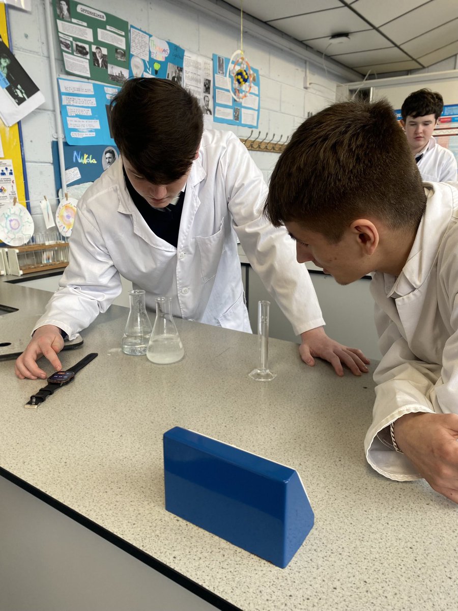 CMCOscience's tweet image. 3rd year science were busy investigating the chemical reaction between an acid and a carbonate to produce CO2 gas. They were also investigating the factors that affect the rate of a reaction @colmhuirecoed @JctScience #JCscience #chemistry #cmcoagobair