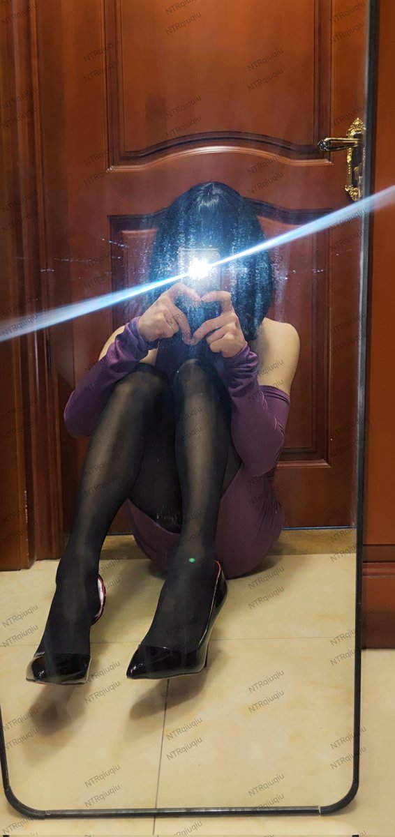 帮我转发【SISSYSTAR 变装女神大赛】在比赛结束后随机抽取转帖里面的一位幸运粉丝送一双原味丝袜