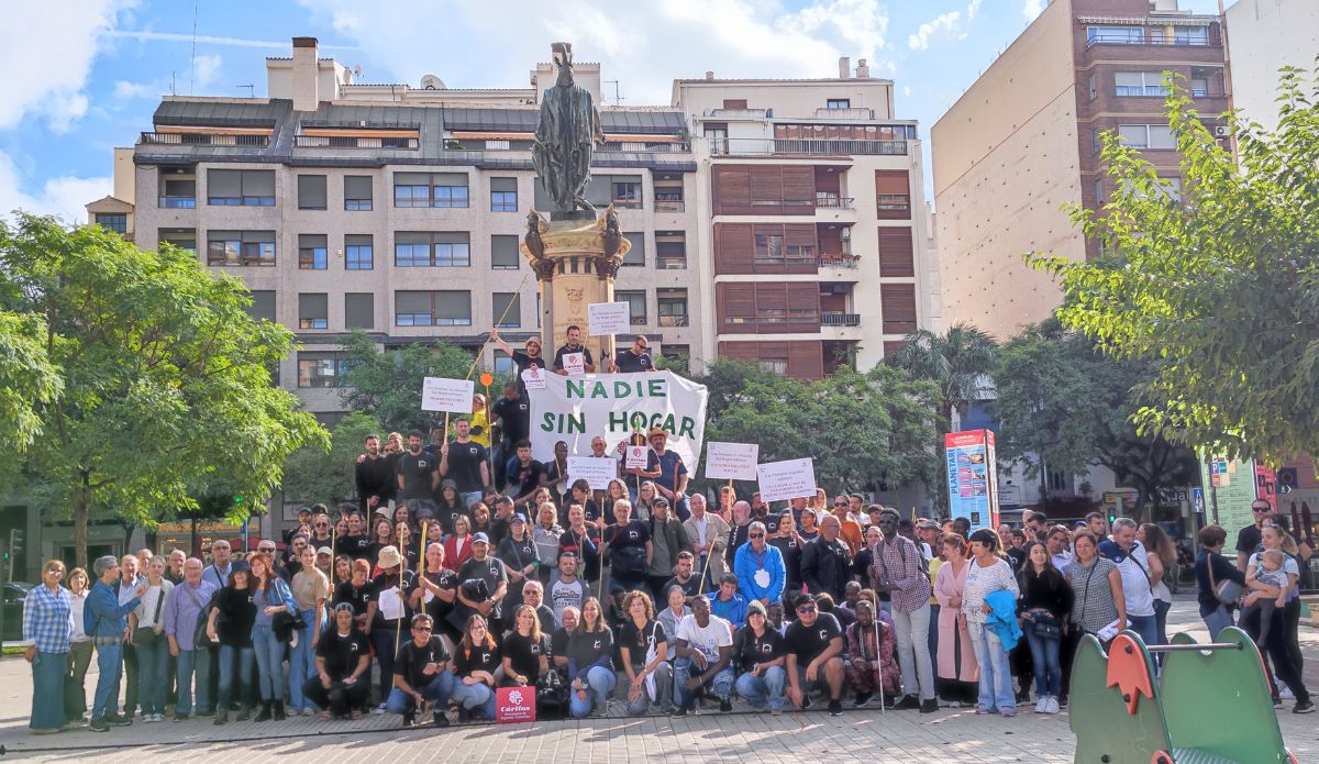 CARITASSEGOCAS's tweet image. Las personas sin hogar reclaman sus derechos en un flashmob realizado en la plaza Huerto Sogueros de Castellón, organizado por Cáritas Diocesana de Segorbe-Castellón.
#DerechosHumanos #Solidaridad #flashmob #reivindicación #nadiesinhogar 

caritas-sc.org/notas-de-prens…
