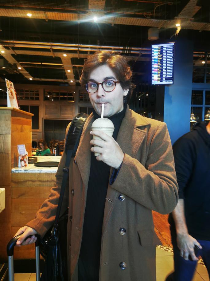 Actinganimagus's tweet photo. Accidentally cosplayed early 2010's @DanNerdCubed at the airport https://t.co/hgBJHkYz5f