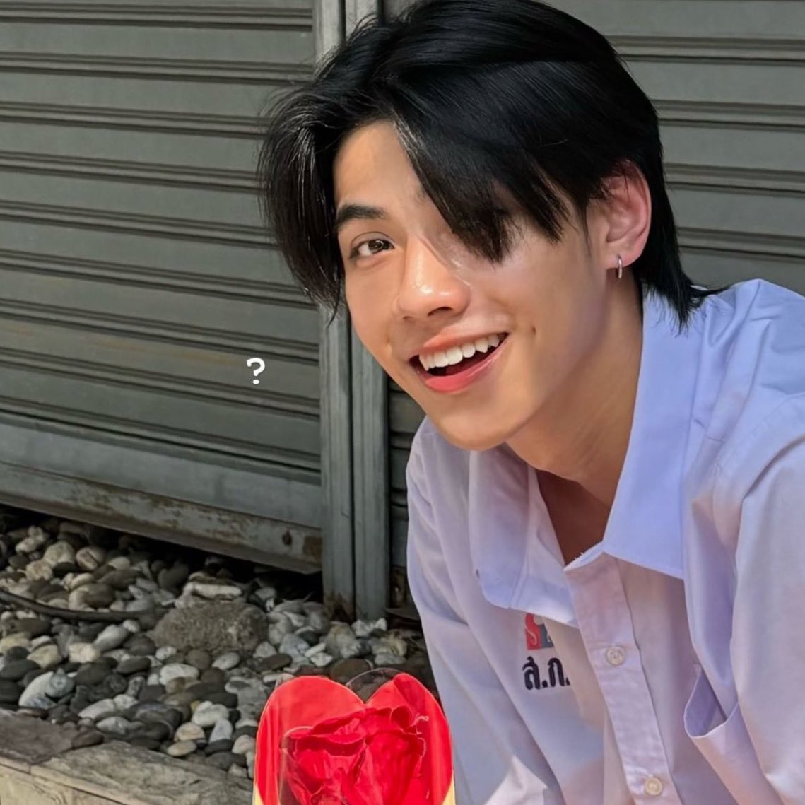 ✿— สองหนุ่มจากรั้วสวนกุหลาบ ศิษย์เก่า OSK140 และศิษย์ปัจจุบัน SK143

ในแต่ละรุ่นจะมีชื่อที่ถูกตั้งตามเหตุการณ์สำคัญในปีการศึกษานั้น ตัวอย่างเช่น 
สวนกุหลาบรุ่น 112,ยุบสภา 

ไม่ใช่ทุกรุ่นจะมีชื่อว่ากุหลาบ ดังนั้น 

กุหลาบคิมหันต์,กุหลาบราชันย์ 

ได้มาอยู่ข้างกันถือเป็นเรื่องพิเศษ