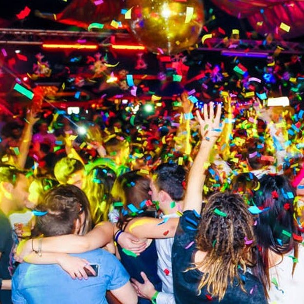 shorts_91's tweet image. The UK is losing 10 nightclubs every month, threatening the nightlife culture. The NTIA calls for urgent government support to prevent further closures. 

Read more on shorts91.com/category/inter…

#SaveOurClubs #Nightlife #UKNightclubs #NTIA #UKGovernment