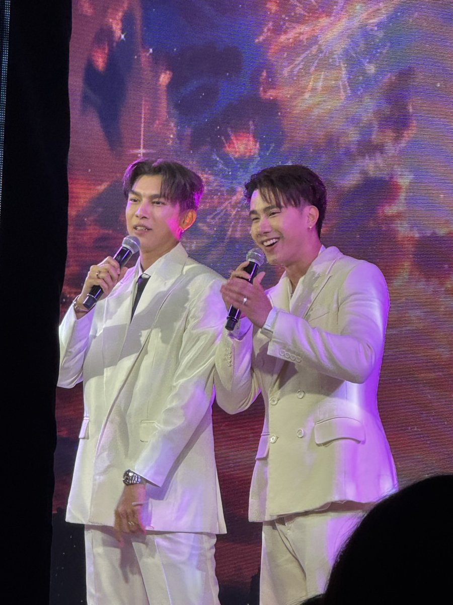 Zee_mewlion_Mew's tweet photo. คุณมิวขอคุณตุลย์แต่งงานกลางยูเนี่ยน มอลล์ ยินดีกับทั้งคู่มากๆนะค้า 💖

congratulations my boys
ABSENCE MEW SINGLE

#MewPressconAbsence 
@MSuppasit ♡ 
#MewSuppasit ‧₊˚
@octotul #Tul_Pakorn 
#MewTul https://t.co/Lh8zB6CfR0