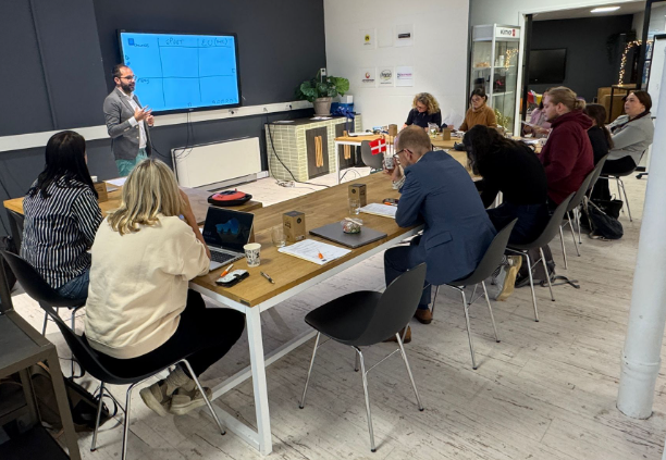 Se ha puesto en marcha el proyecto Erasmus+KA220. Un trabajo en colaboración para tratar temas de Sostenibilidad con el objetivo de empoderar a los estudiantes para un futuro sostenible.
La reunión inicial se ha celebrado en Arnhem del 21 al 23 de octubre de 2024 en Rijn IJssel.