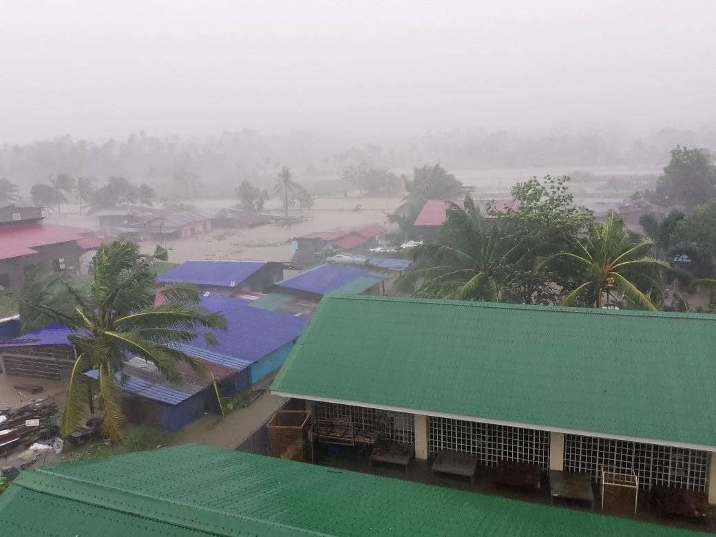 damnsweet00201's tweet image. Kung dati ay napuno ng abo dulot ng bulkang Taal ang area namin ngayon naman ay baha. Praying for all of my relatives, neighbors at ka-barangay na maging safe at makahanap ng rescue. Photos are from my cousins.

#BatangasNeedsHelp #HelpPH #RescuePH #KristinePH #Lemery