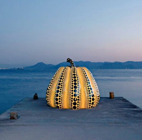 Yayoi Kusama, Pumpkin sculpture, Naoshima Island, Shikoku #womensart
#October