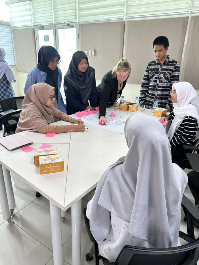 crbrownwilson's tweet image. A brilliant #InterProfessional #CoDesign workshop on #BrainHealth @UGMYogyakarta @QUBSONM - thank you to the students who took part- you were #amazing 🙌