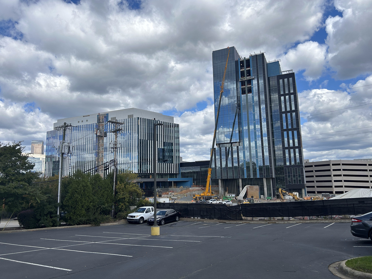 IrcadFrance's tweet photo. The #IRCAD North America project is making great progress!
In addition to the building taking shape, they officially launched their website last week: https://t.co/tBg8t2k5he
Subscribe to their newsletter and follow them on LinkedIn to stay up-to-date wih the project's progress. https://t.co/GZsSuJyTb0
