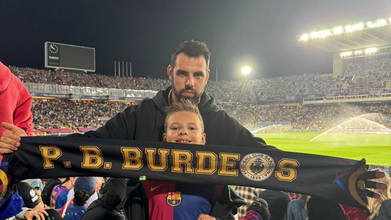 <a href="/BarcaPenya/">PENYA BARCA COTLLIURE OFFICIAL</a> <a href="/FRPBSJ/">Peña Barcelonista Gabriel López Sola St-Juery</a> <a href="/pbelstamarells/">PB Els Tamarells</a> <a href="/PBBerlinCule/">PBBC</a> <a href="/PVBlaugrana/">Penya Virtual Blaugrana</a> <a href="/penyacph/">PenyaCPH</a> <a href="/penyakerala/">Penya del Barça Kerala</a> <a href="/Penyashanghai/">Penya Blaugrana Shanghai</a> <a href="/HoustonCules/">Houston Culés</a> <a href="/FCBarcelonaDC/">Penya Washington DC</a> <a href="/PenyaParis/">Penya Blaugrana de Paris</a> <a href="/P_B_London/">Penya Blaugrana London</a> <a href="/Q8Penya/">Penya De Kuwait</a> 📣 I si tots animem, guanyarem!

🔵🔴 #FemBarçaFemPenya #ForçaBarça