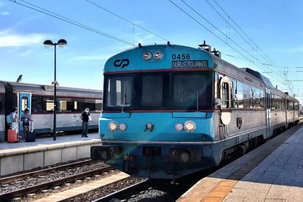 algarve_news's tweet photo. Algarve railway line closed after fatal accident in Olhão.
https://t.co/jWQnhHZSIQ
#railwaylineclosed #fatalaccident #railwayaccident #runoverbyatrain #Olhão #Marim #Portugal #news #algarve #algarvedailynews #latestnews #algarvenews #localnews https://t.co/KZUKhkTG2a