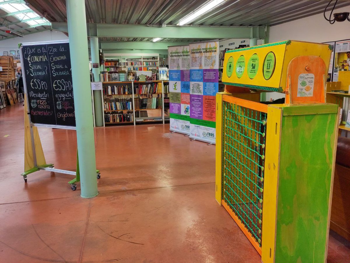 🗣️ #ESSpo

¿qué es la Economía Social y Solidaria?
¿cuáles son sus principios?
¿qué es el consumo crítico?
¿qué alternativas de consumo ofrece hacia un modelo que se aleja de las lógicas del capital?

🧐Desde ayer hasta el 31 de octubre descúbrelo en @Traperos_Emaus en #Berriozar