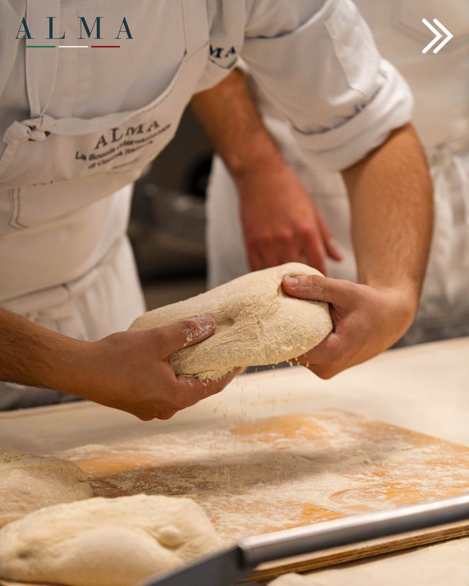 Alma_School's tweet image. Ricordi il sapore di una ciabatta appena sfornata? Con il nostro corso di panificazione, ogni morso diventa una rivoluzione di sapori! 
Vuoi imparare? Vieni e lasciati guidare dai nostri maestri panificatori. 
#BreadLovers #scuoladicucina #AlmaSchool